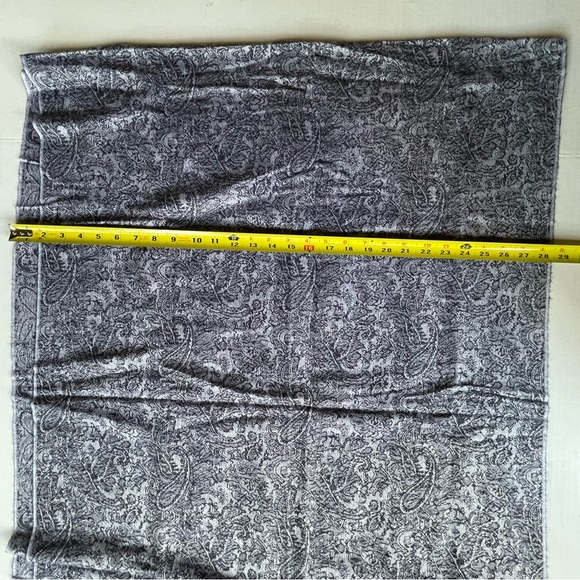 Pashmina Shawl Wrap Black & White About 70” x 28.5” - Picture 7 of 9